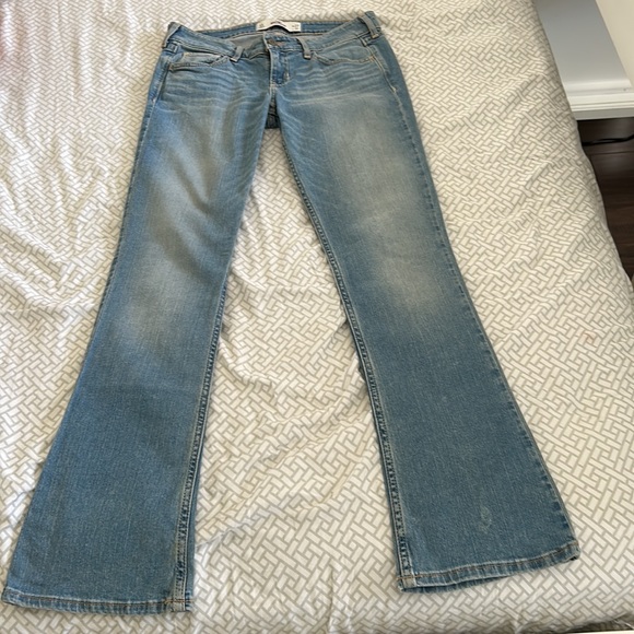 hollister 5s (27x31) low rise boot cut jeans - Picture 2 of 9